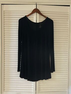 Vanity Black Long Sleeve Swing Top Scoop Neck Trapeze Style Tunic Lightweight